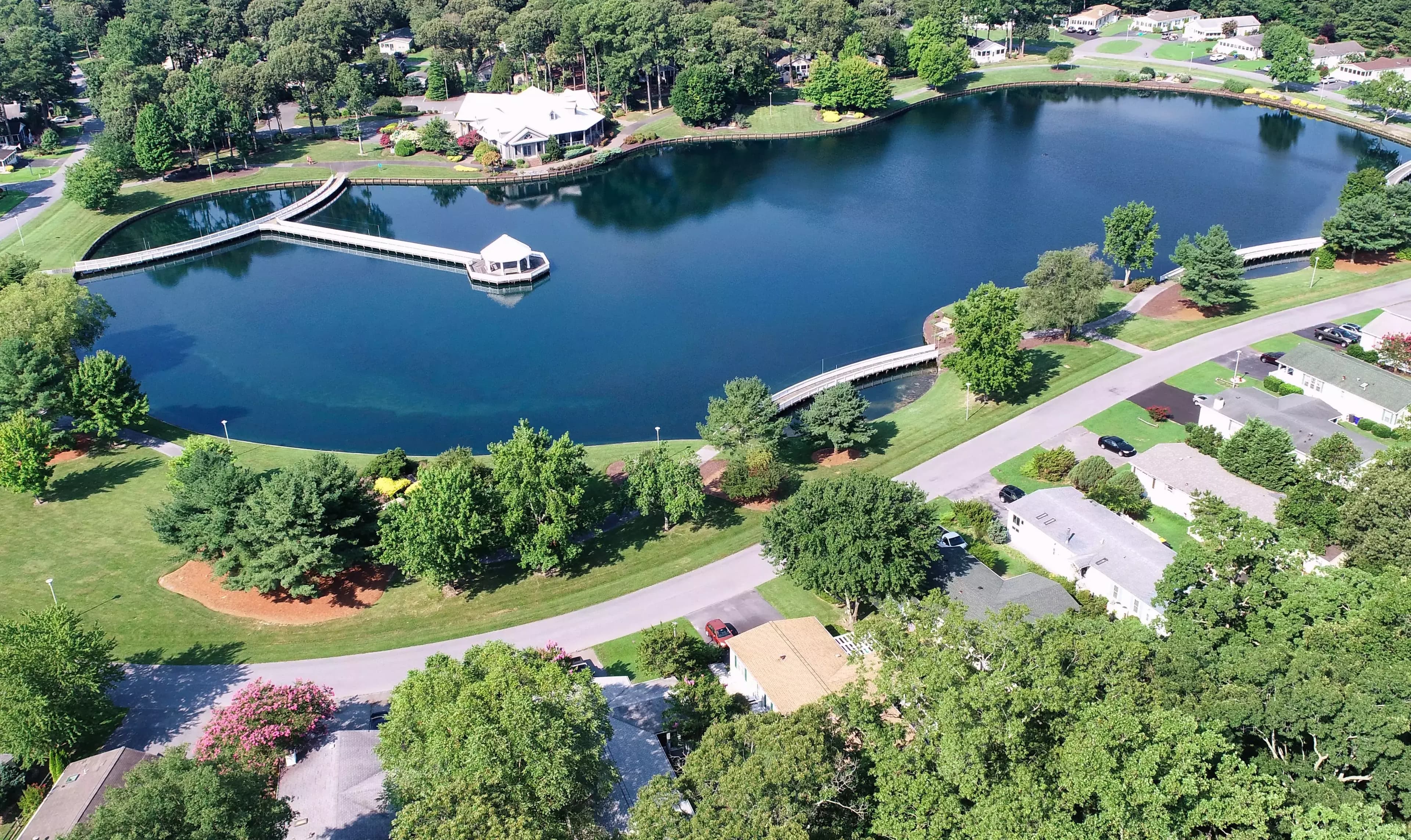 Pot-Nets Lakeside features expansive open space and a beautiful lake that serves as the community centerpiece.
